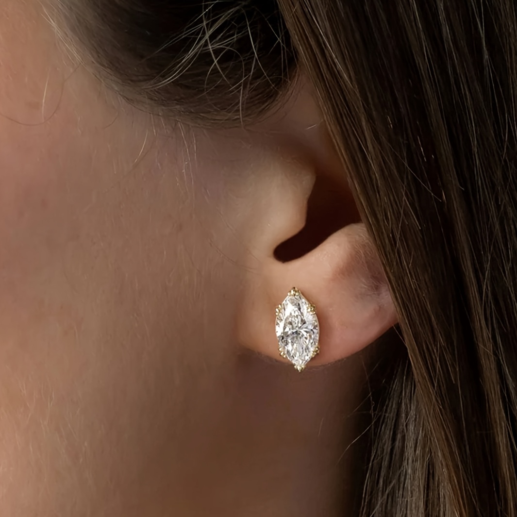Women's Elegant White Synthetic Zirconia Stud Earrings